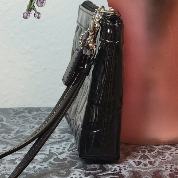 Coach Patent Leather Signature Embossed Wristlet Wallet Black Small - Picture 5 of 7